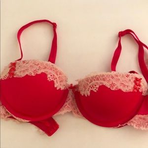 Victoria’s Secret crystal lace bra 32C